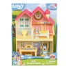 Bluey Mini Home Playset Casa Compacta Figura Bluey Color Amarillo