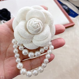 White Camellia Brooch Pin Camellia Red Flower Pin For Women Elegant Wool Flower Brooch Vintage Bow Floral Pin Pearl Clothing Bag Scarf Decoration Accessories