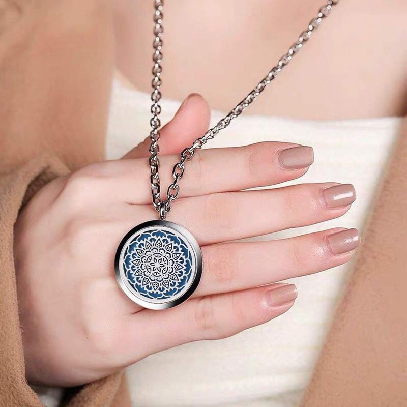 Aromatherapy Essential Oil Diffuser Necklace Stainless Steel lnspirational Locket Pendant(Flower)