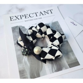 Checkerboard check pearl scrunchie / 바둑판 체크 진주 스크런치