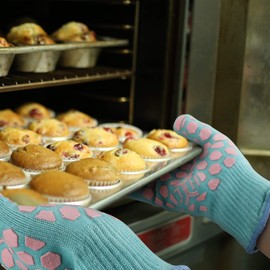 J H Heat Resistant Oven Glove: EN407 Certified 932 °F BBQ & Oven Mitts for Grlling, Baking, Kitchen, Camping,Fireplace Indoor&Outdoor 1 Pair