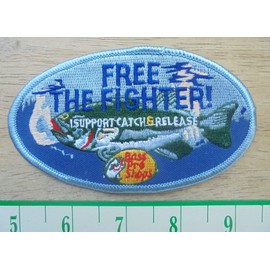 FISHING "FREE THE FIGHTER-BASS PRO SHOP-SUPPORT CATCH &RELEASE" SEW ON CLOTH PATCH NEW