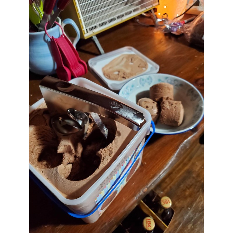 Easy Release Trigger Ice Cream Sandwich Scoop for Big Volumes