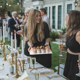 15 Gold Plastic Serving Platters and Trays - Disposable Food Trays for Fruit, Cookie and Dessert