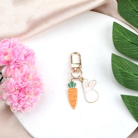 Cute Keyring with Cute Little Rabbit and Carrot Shaped Metal Pendant, Gifts for Women, Girlfriends and as a Birthday Gift, Birthday Gift for Women, silver, S