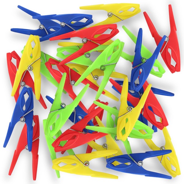 Set of 32 clothes pegs with wide surfaces on clip