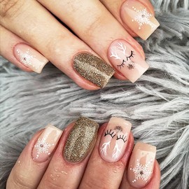 Xmas Elk Press on Nails Medium Length Square Fake Nails with Glossy Full Cover Christmas False Nails Tips Winter Snowflake Acrylic Nails Gold Glitter Glue on Nails for Women Girls Manicure Decor 24Pcs