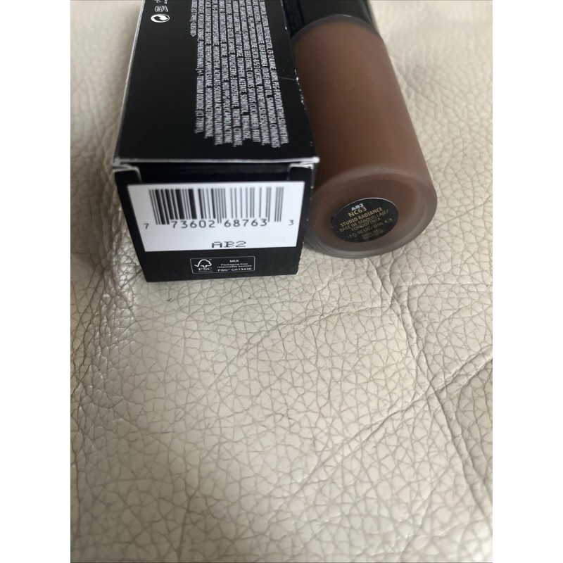 M·A·C Mac Studio Radiance Serum Powered Foundation (NC63) (30ml)