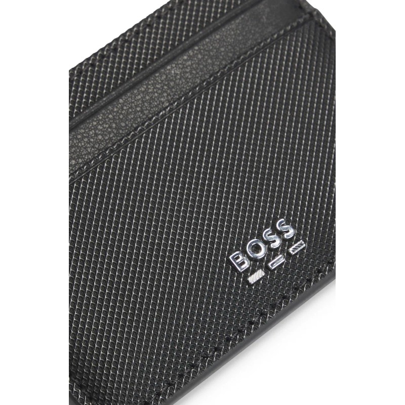 Tarjetero Boss Para Hombre Con Textura Y Detalles Metálicos Color