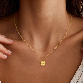 Fezodo Mama Necklace for Women, 18K Gold Plated Heart Pendant Dainty Mom Necklace Non Tarnish Jewelry for Mama, Mothers Gifts for New Mom, First Time Mommy
