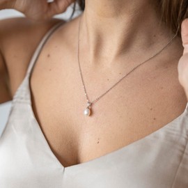 MATERIA by Matthias Wagner Pearl Pendant 925 Silver Oval for Women with Chain, Pearl