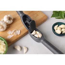 Zyliss Classic Garlic Press, Large Capacity, Easy to Clean