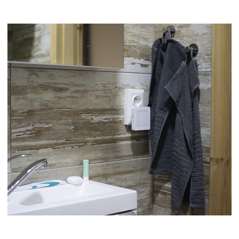 EMOS LED Night Light Socket with Twilight Sensor and Switch,