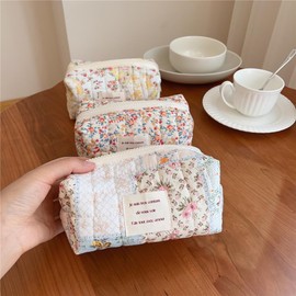 Makeup Bag Cute Large Travel Quilted Cosmetic Makeup Bag Organizer, Floral Cotton Aesthetic Toiletry Bag Storage Bag for Women Accessories (Blue, 8 * 14 * 8CM)