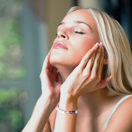 Ayriwoyi Chakra Bracelet for Women Healing Crystal Bracelet White Turquoise Beaded Stone Bracelet Spiritual Colorful Bracelet Jewelry Gifts for Mom