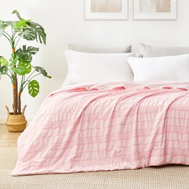 Cozy Bliss Seersucker Cooling Comforter King Size, Q-Max 0.7 Reversible Lightweight Cooling Blanket, Breathable Silk Smooth Summer Bedding Quilt for Hot Sleepers Night Sweats Pink