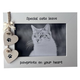 Handcrafted Cat Pet Loss Memory Photo Frame, 6x4 inches, White, Wooden Cream Hanging Hearts with Pawprints