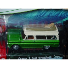 Unbranded AUTO WORLD SURF RODS 1966 CHEVY SUBURBAN COLLECTIBLE TRUCK MIP 1/3600 Grn