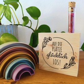 Viel Glück Geschenk - Glücklich Sein Holzbild 11x11x2cm zum Hinstellen auf's Regal/Sideboard mit Reagenzglas - Motivationsbilder, Sprüche Bilder, Hygge Deko, Schöne Geschenke, Motivation, Holzdeko