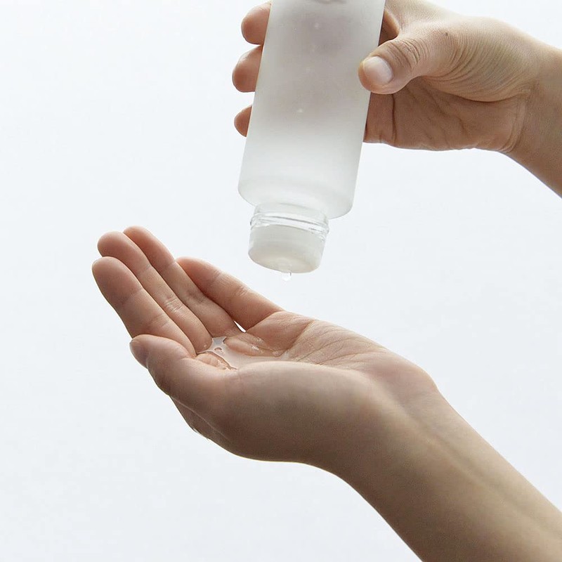 Moisturizing penetrating water that moisturizes the skin balancing