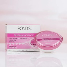 Crema Facial Ponds Flawless Radiance Fps Grs Todo Tipo Piel