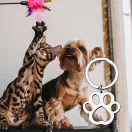 Silver Paw Print Keychain for Men Women Dog Cat Lovers Gifts for Women Men Friends Family Birthday Christmas Gifts for Women Men Cat Dog Owners Gift Ideas for Girls Boys Pet Keychain Gift