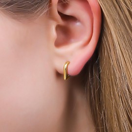 ToHeart 14k Gold Huggie Hoop Earrings Heart Hoop Earrings for Womens Sweet Love Heart Earrings