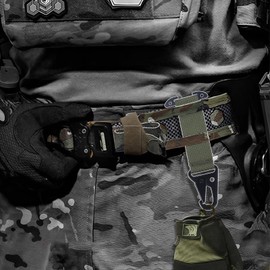 2 Pcs Tactical Gear Clip T-Mount Molle Clip Molle Bag Clip Tactical Clash Hook Hanging Carabiner, MOLLE Webbing Belt Clip with HK Hook for Tactical Backpack Vest Belt,Green