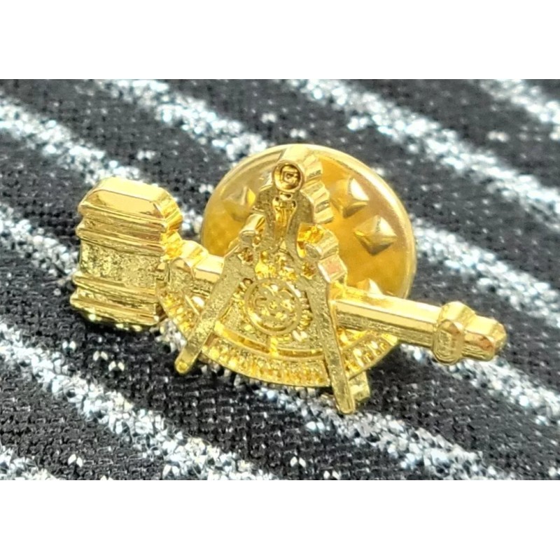 Masonic Past Master With Gavel Lapel Pin