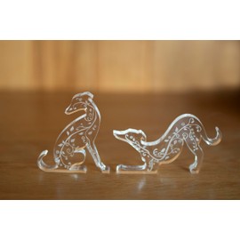 Elegant Clear Acrylic Whippet & Greyhound Pair – Intricately Engraved Dog Silhouette Ornament – Whippet Lover Gift, Sighthound Home Decor (Without gift box)