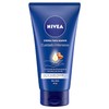 NIVEA Crema Para Manos Piel Seca con Aceite de Almendras,