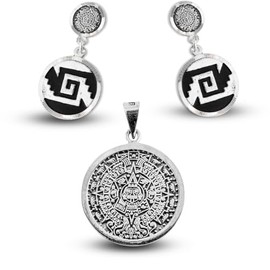 Juego de Joyería Azteca en Plata, Dije de Calendario Azteca y Aretes con Greca, Artesanía Mexicana