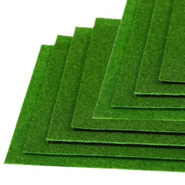 Nogeqi Pack of 8 Mini Artificial Grass Rug 15 x 15 cm, Lawn Rug, Fake Grass Decor for Crafts, Artificial Grass Miniature, Vsimulation of Lawn for Model Making, Dollhouse, Miniature Garden, Micro