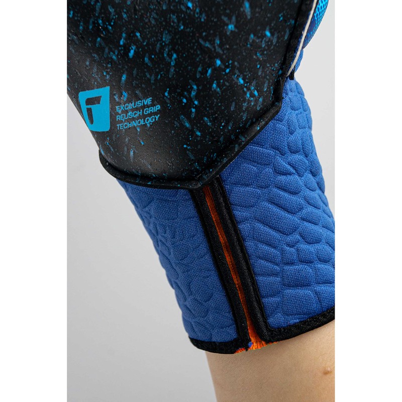 Reusch Attract Fusion Strapless AdaptiveFlex Goalkeeper Gloves with Excellent Grip