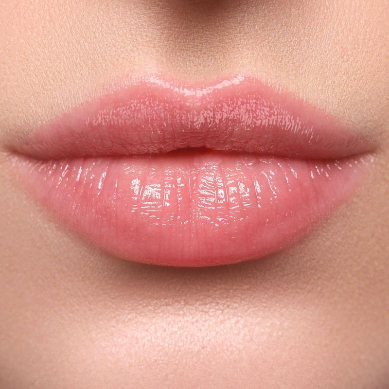 WYCON Cosmetics Hydrasheer Glossy Lipstick, Soft and Comfortable Formula, Wet
