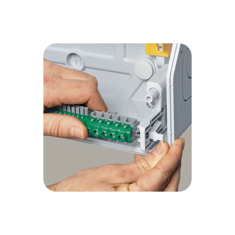 Legrand Surface-Mounted Distribution IP65 IK09 1 Row 8TE 220 mm