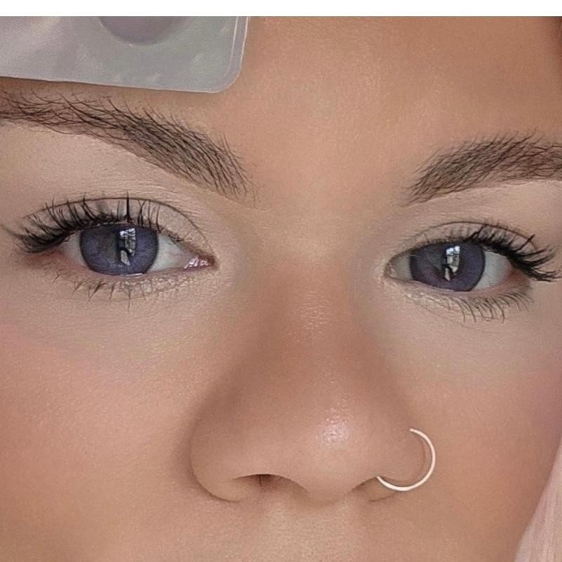 Makeup tools with easy application:_Pale Violet