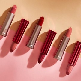 Labial Antiedad Pigmentado con Frutas, Tono Calendula, Hidratante con Aceite de Granada, Manteca de Cacao y Karité, Acabado Satinado