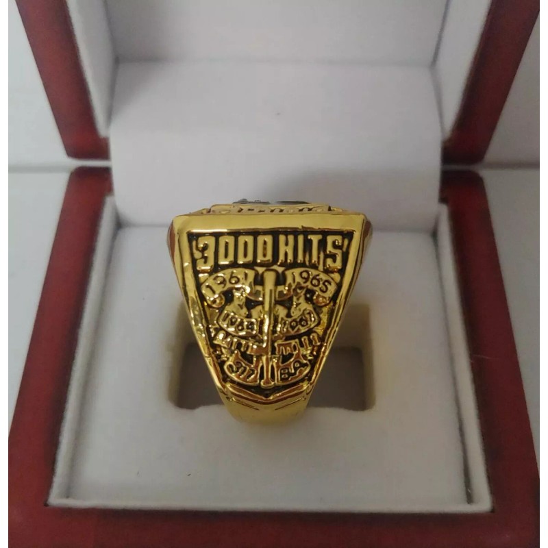 Roberto Clemente - Pittsburgh Pirates Commemorative Ring With Wooden Display
