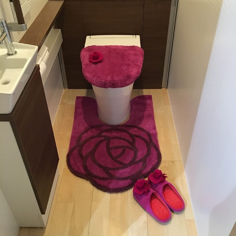 Purple Rose Motif Shaped Rose-Shaped Ear Length Toilet Mat, Rose