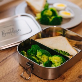 LAUBLUST Personalisierte Brotdose für Kinder mit Fächern aus Edelstahl - Niers, ca. 1400 ml Jausenbox | Lunchbox als Geschenk für Mädchen & Jungen - Bento Box für Schule und Kindergarten auslaufsicher