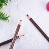 Delineador de cejas recomendado por maquilladores y resistente al sudor