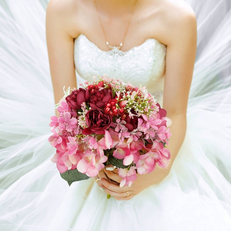 Simulation Wedding Bouquet Beautiful Bridal Holding Flower Wedding DecorationWine Red