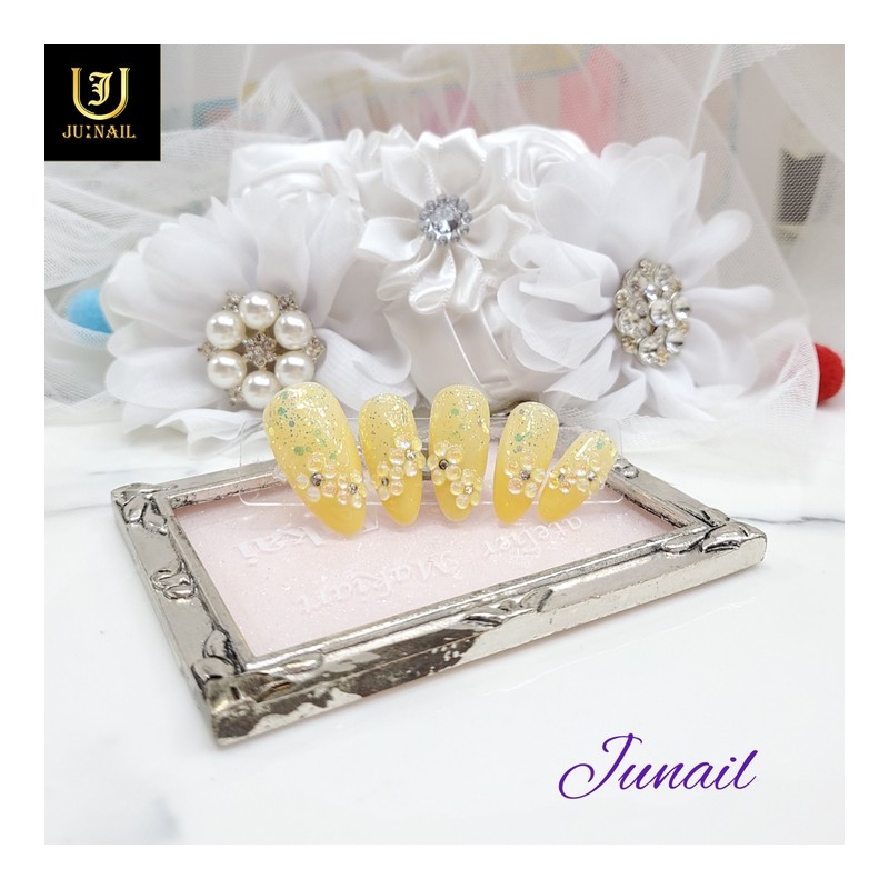 Yellow Flower Handmade Nail Tips⭐ - Short Almond / 노란꽃