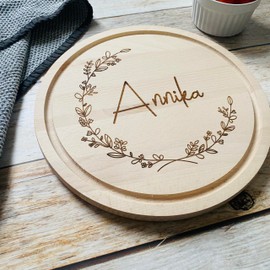 Schneidebrett mit Gravur | personalisiertes Brotbrett | Holzbrett mit Namensgravur | Geschenk zur Hochzeit | individuelles Küchenbrett