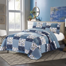 SLPR Pacific Coast 3-Piece Bedding Quilt Set - King with 2 Shams | Blue and White Lightweight Quilted Bedspread