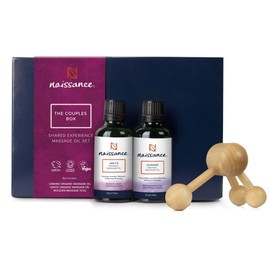 Naissance The Couples Box Romantisches BIO Massageöl Set - Sinnliches Körperöl Wellness Geschenk Set für Entspannung & Hautpflege mit Holzmassager für Frauen & Männer - Natürlich, Vegan