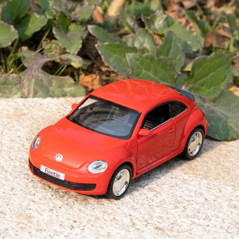 2012 Volkswagen Beetle Toy Car, Model Car in Scale 1:36