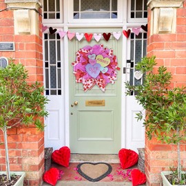 Valentine's Day Wreath, Valentines Wreaths for Front Door Conversation Candy Heart Decor with Be Mine Love Wooden Sign Fishnet Yarn Ribbon Bow, Valentines Day Door Decor for Home Outdoor Outside