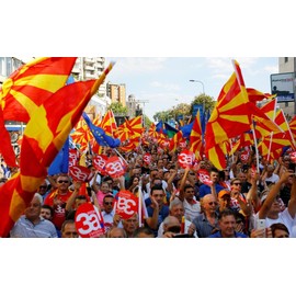 KliKIl North Macedonia Flag 90 x 150 cm - Macedonian Flag Fan Item Weatherproof Macedonian National Flag with Brass Eyelets Bright Colours and UV-Resistant for Outdoor Use Macedonia